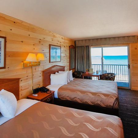 Quality Inn & Suites Mackinaw City Beachfront Exteriör bild