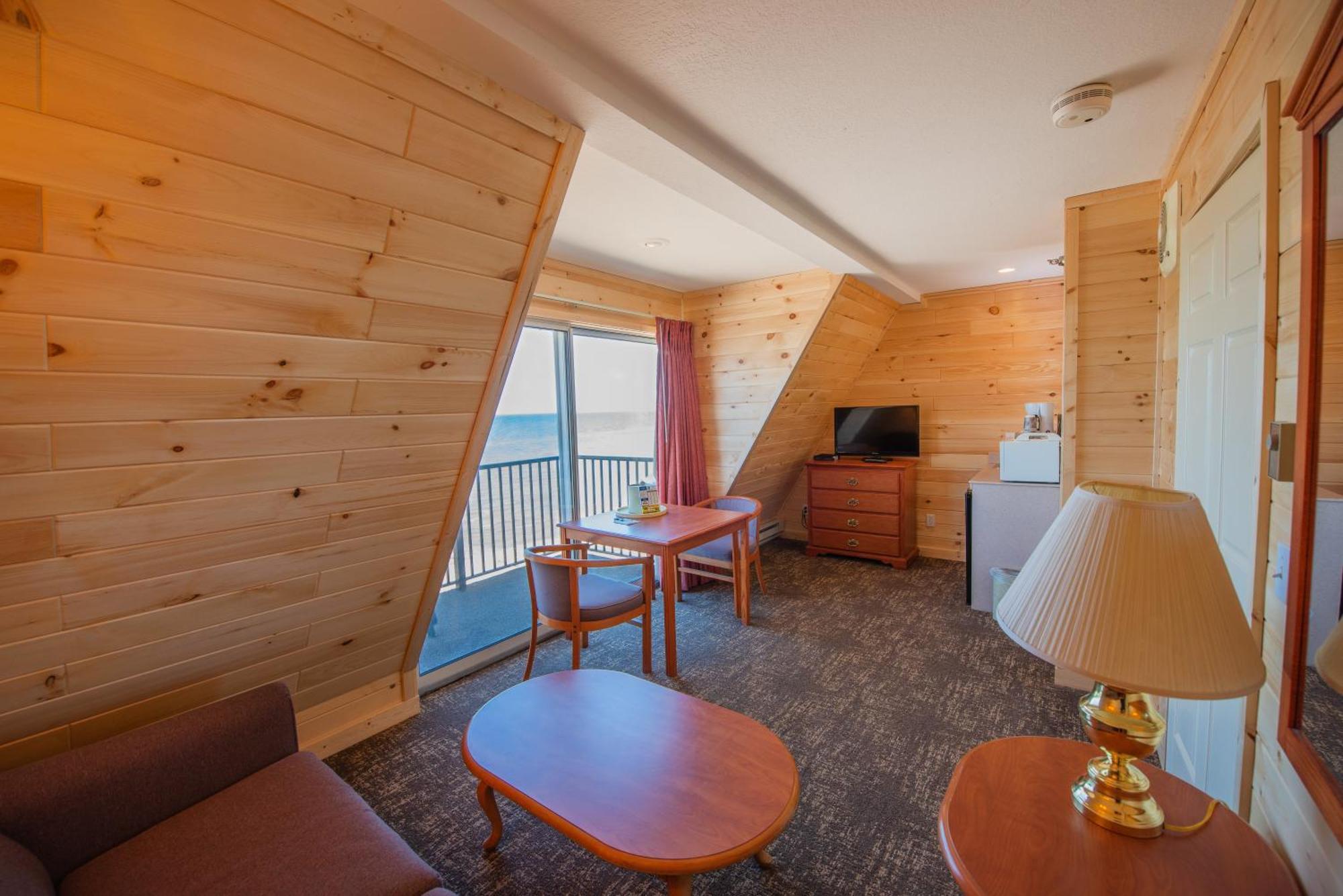 Quality Inn & Suites Mackinaw City Beachfront Exteriör bild